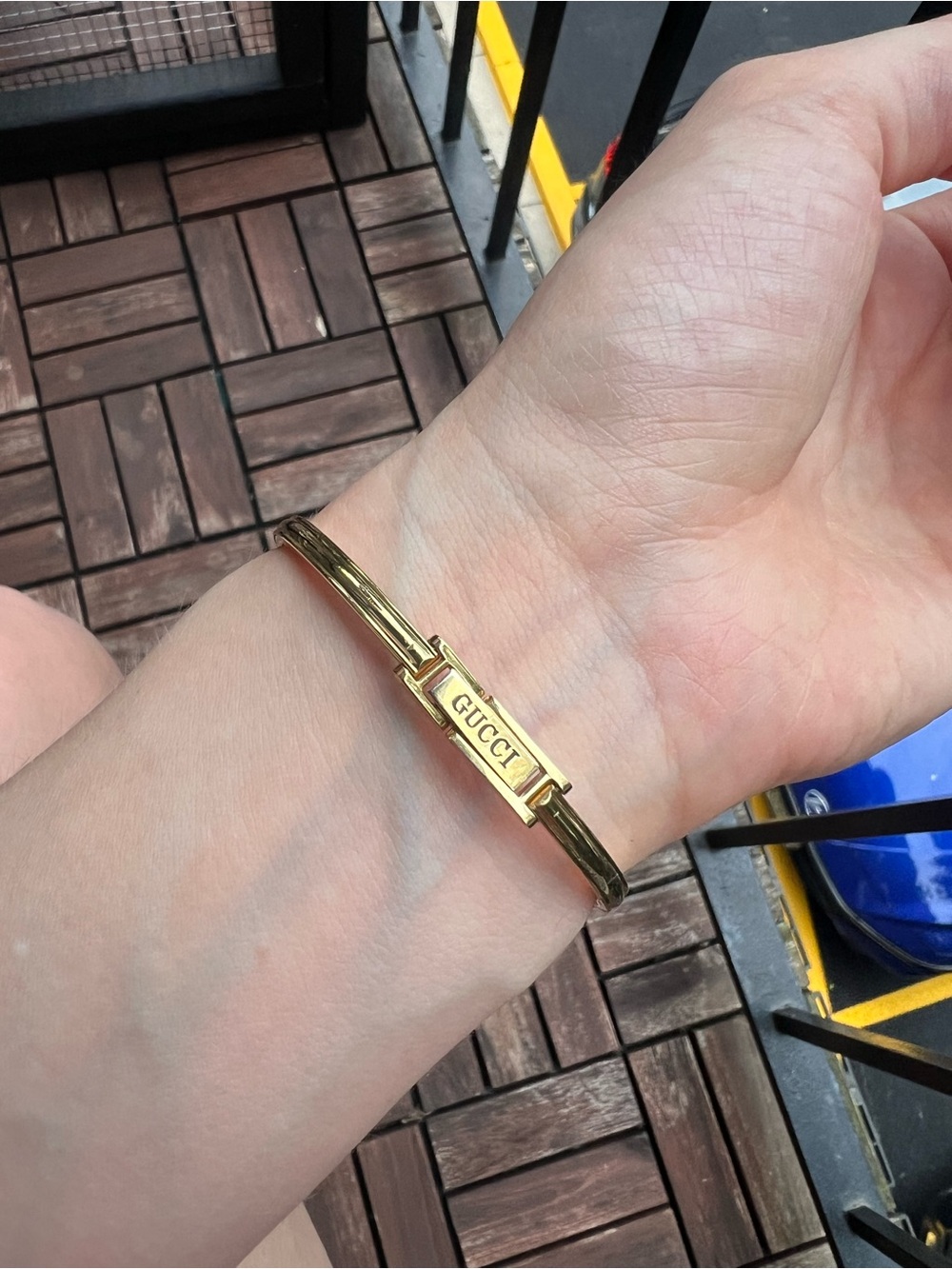 Gucci Bezel Gold Watch with 11 Bezels - Picture 7 of 7